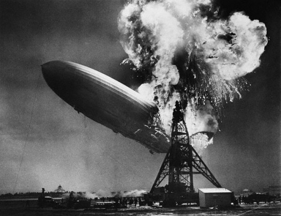 Взрыв дирижабля Гинденбург, Нью-Джерси, 6 мая 1937, Bettmann / Corbis