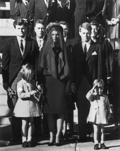 Семья Джона Ф. Кеннеди на его похоронах, 25 ноября 1963, Keystone/Getty Images